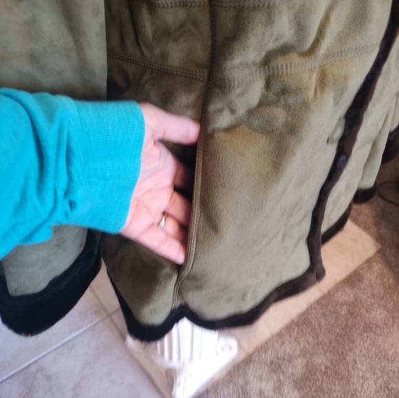 Regent Park Large Winter Coat Faux Suede Olive Green And Brown Trim. - Picture 5 of 13